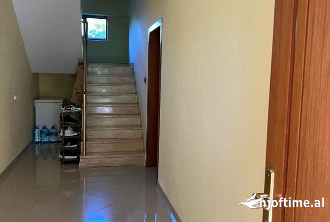 Shtepi me qera Shtepi Private ne Tirane, 2+1, Mobilimi E mobiluar, Pagesa 700  Euro.