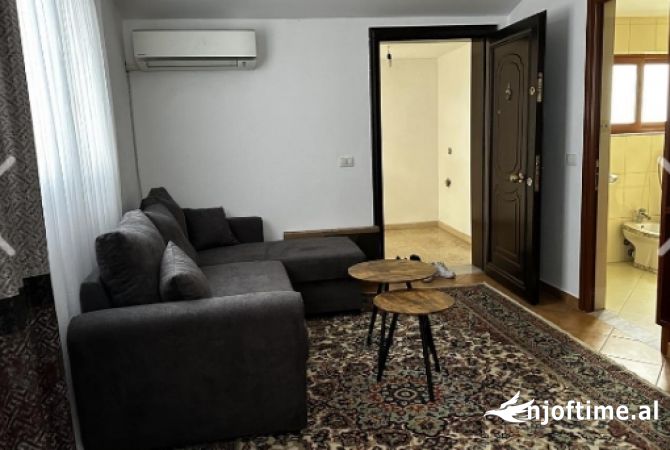 Shtepi me qera Shtepi Private ne Tirane, 2+1, Mobilimi E mobiluar, Pagesa 40,000  Leke.