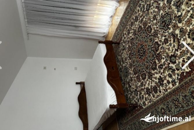 Shtepi me qera Shtepi Private ne Tirane, 2+1, Mobilimi E mobiluar, Pagesa 40,000  Leke.