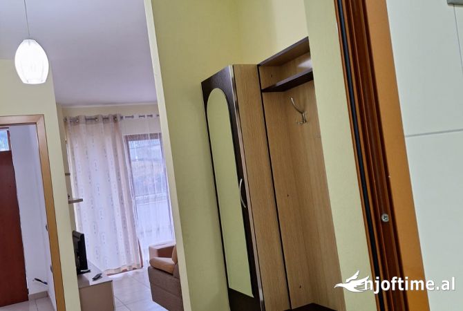 Shtepi me qera Apartament ne Tirane, 3+1, Mobilimi E mobiluar, Pagesa 42,000  Leke.