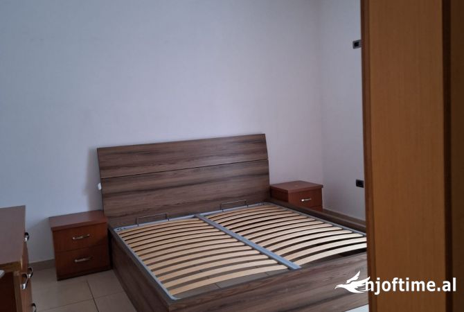 Shtepi me qera 3+1 ne Tirane - 42,000 Leke