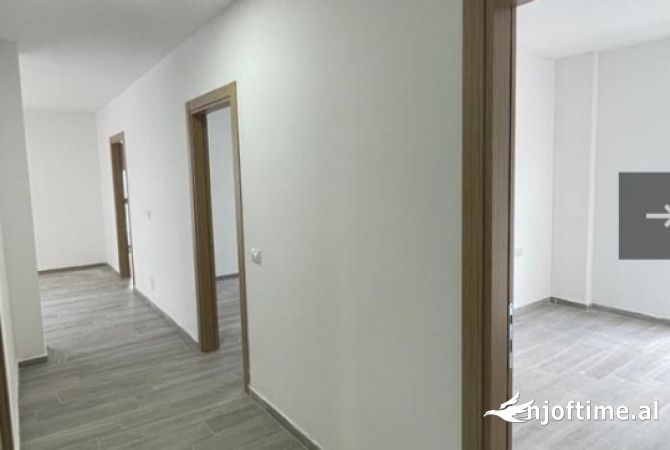 Shtepi me qera Apartament ne Tirane, 3+1, Mobilimi Bosh, pa mobiluar, Pagesa 45,000  Leke.