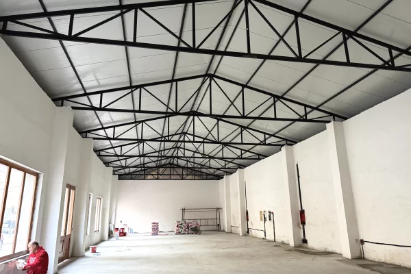 Ambient biznesi me qera 4+1 ne Tirane - 6,000 Euro