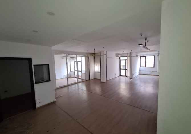 Jepet me qira ambient biznesi open space , Adresa : Blloku,Tirane