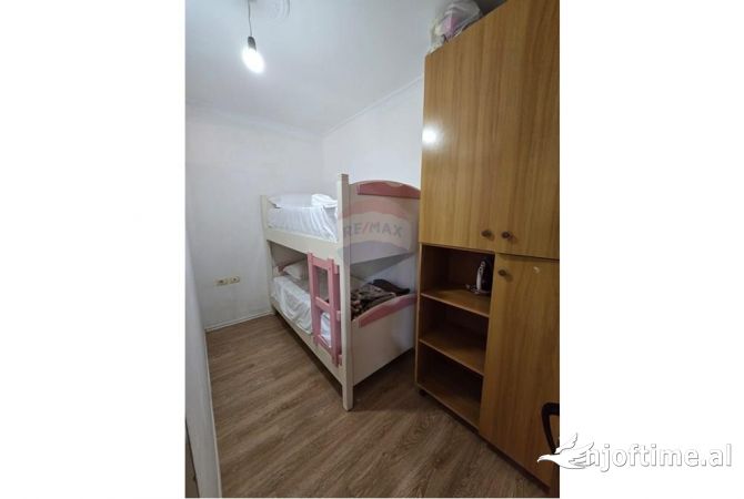 Shtepi ne shitje Apartament ne Vlore, 2+1, Mobilimi E mobiluar, Pagesa 115,000  Euro.