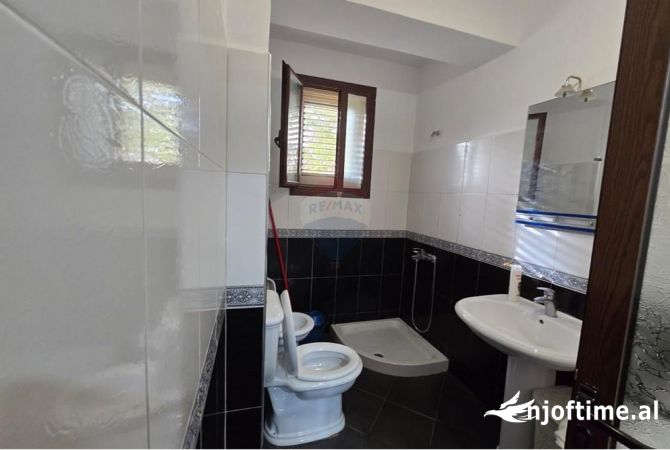 Shtepi ne shitje Apartament ne Vlore, 2+1, Mobilimi E mobiluar, Pagesa 115,000  Euro.