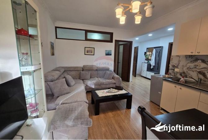 Shtepi ne shitje Apartament ne Vlore, 2+1, Mobilimi E mobiluar, Pagesa 115,000  Euro.