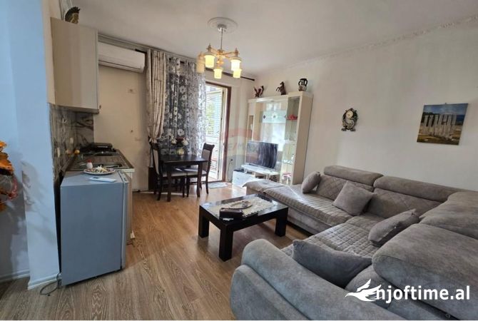 Shtepi ne shitje Apartament ne Vlore, 2+1, Mobilimi E mobiluar, Pagesa 115,000  Euro.