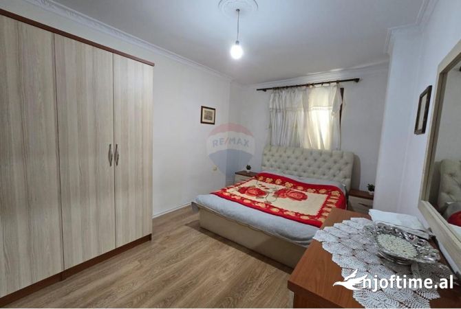 Shtepi ne shitje Apartament ne Vlore, 2+1, Mobilimi E mobiluar, Pagesa 115,000  Euro.