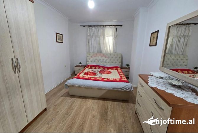 Shtepi ne shitje Apartament ne Vlore, 2+1, Mobilimi E mobiluar, Pagesa 115,000  Euro.