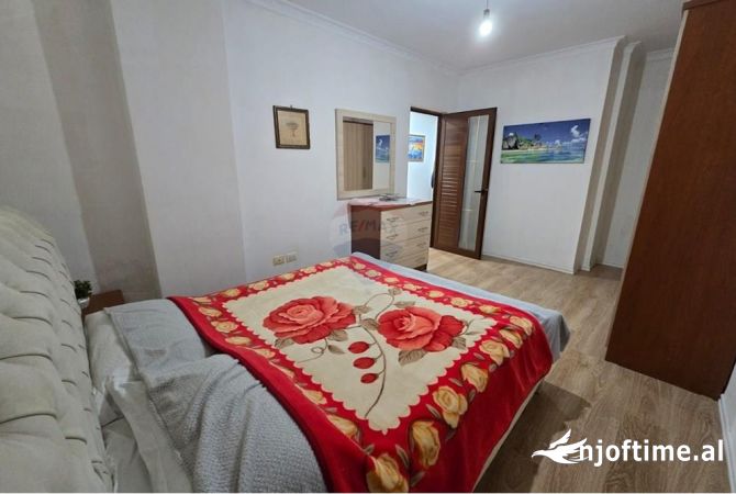 Shtepi ne shitje Apartament ne Vlore, 2+1, Mobilimi E mobiluar, Pagesa 115,000  Euro.