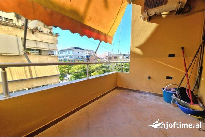 Shtepi ne shitje Apartament ne Vlore, 2+1, Mobilimi Bosh, pa mobiluar, Pagesa 150,000  Euro.