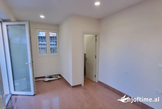 Ambient biznesi me qera 3+1 ne Tirane - 350 Euro