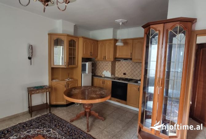 Shtepi me qera 2+1 ne Tirane - 700 Euro