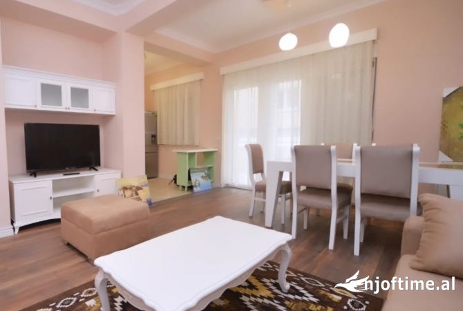 Shtepi me qera 2+1 ne Tirane - 1,000 Euro