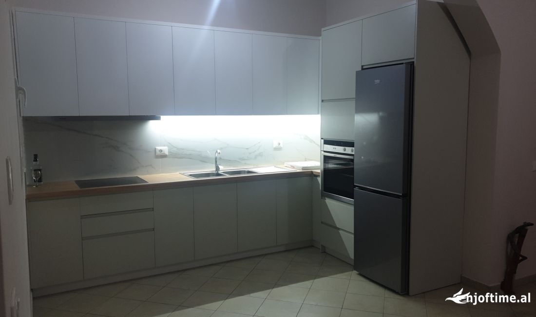Shtepi me qera Apartament ne Tirane, 2+1, Mobilimi E mobiluar, Pagesa 350  Euro.
