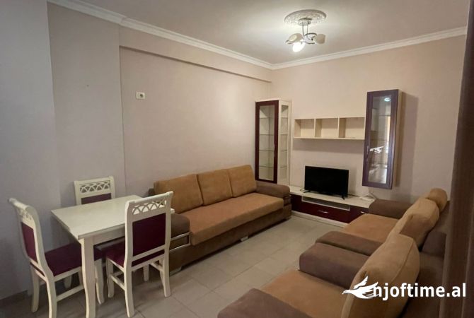 Shtepi me qera 2+1 ne Tirane - 400 Euro