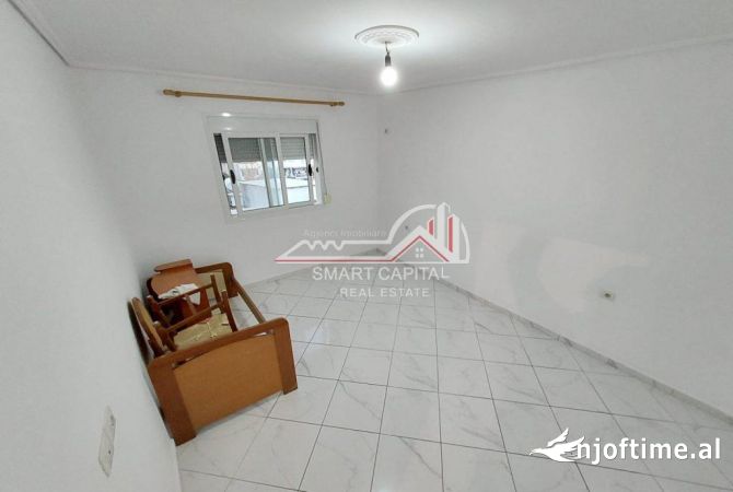 Shtepi ne shitje Apartament ne Vlore, 1+1, Mobilimi Bosh, pa mobiluar, Pagesa 57,000  Euro.