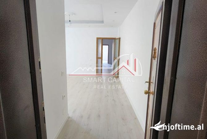Shtepi ne shitje Apartament ne Vlore, 2+1, Mobilimi Bosh, pa mobiluar, Pagesa 157,000  Euro.