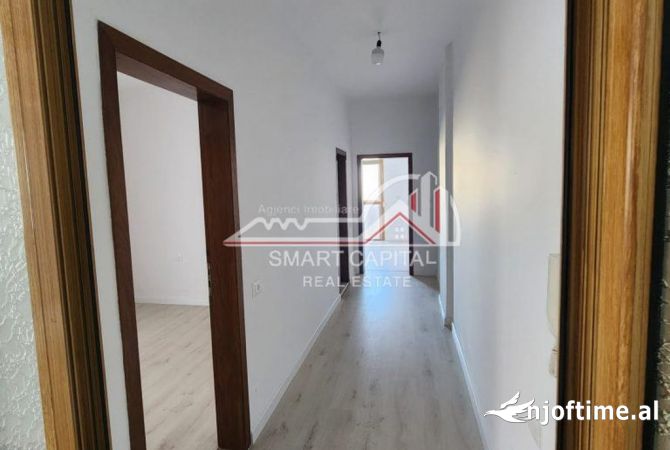 Shtepi ne shitje Apartament ne Vlore, 2+1, Mobilimi Bosh, pa mobiluar, Pagesa 157,000  Euro.