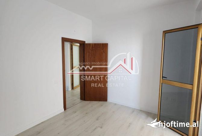 Shtepi ne shitje Apartament ne Vlore, 2+1, Mobilimi Bosh, pa mobiluar, Pagesa 157,000  Euro.