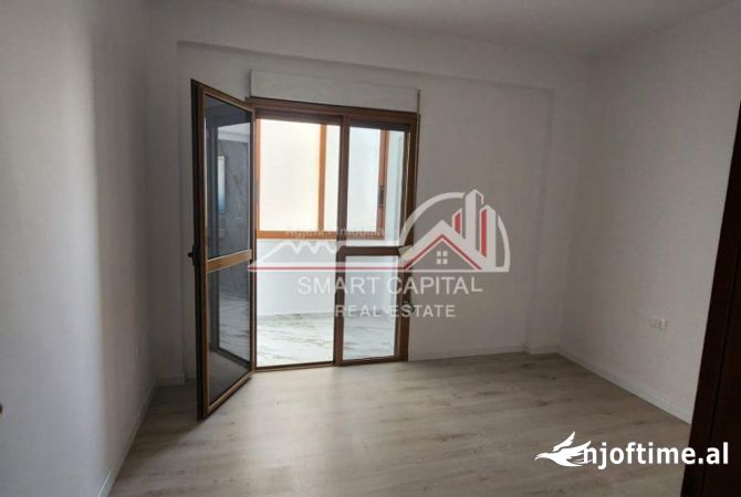 Shtepi ne shitje Apartament ne Vlore, 2+1, Mobilimi Bosh, pa mobiluar, Pagesa 157,000  Euro.