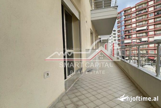 Shtepi ne shitje Apartament ne Vlore, 2+1, Mobilimi Pjeserisht e mobiluar, Pagesa 168,000  Euro.