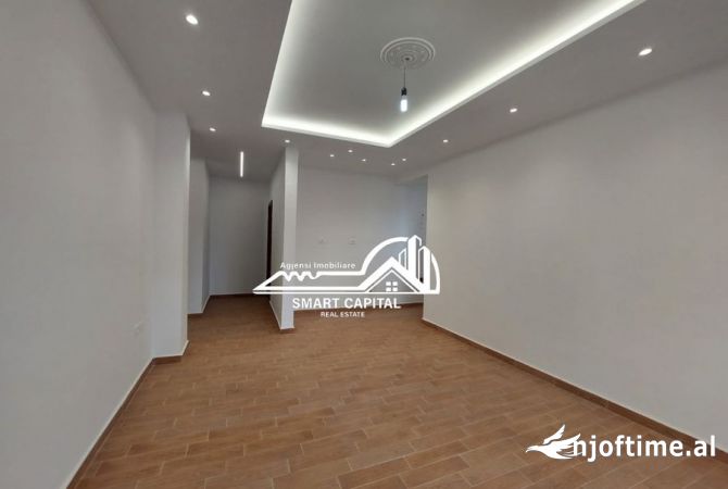 Shtepi ne shitje Apartament ne Vlore, 2+1, Mobilimi Bosh, pa mobiluar, Pagesa 189,000  Euro.