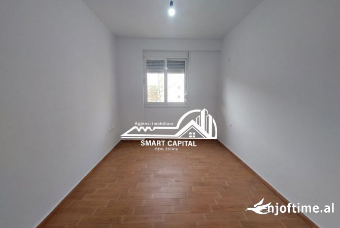 Shtepi ne shitje Apartament ne Vlore, 2+1, Mobilimi Bosh, pa mobiluar, Pagesa 189,000  Euro.