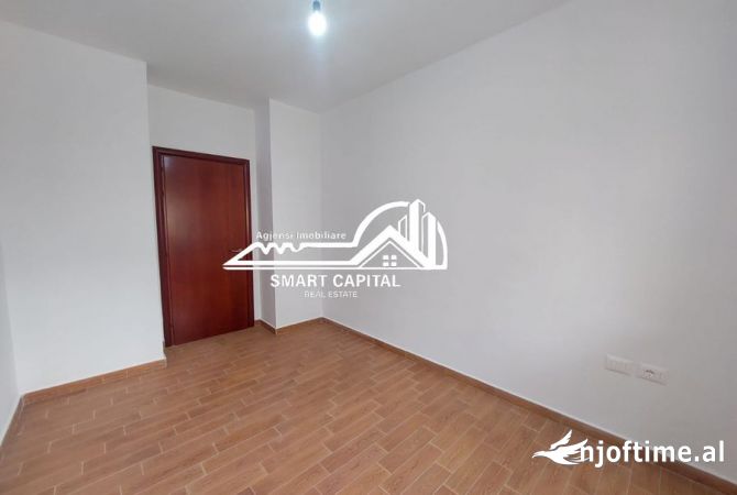 Shtepi ne shitje Apartament ne Vlore, 2+1, Mobilimi Bosh, pa mobiluar, Pagesa 189,000  Euro.
