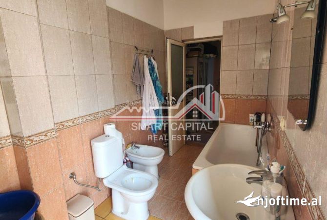 Shtepi ne shitje Apartament ne Vlore, 2+1, Mobilimi Pjeserisht e mobiluar, Pagesa 120,000  Euro.