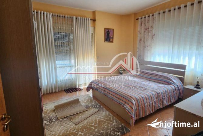 Shtepi ne shitje Apartament ne Vlore, 2+1, Mobilimi Pjeserisht e mobiluar, Pagesa 120,000  Euro.