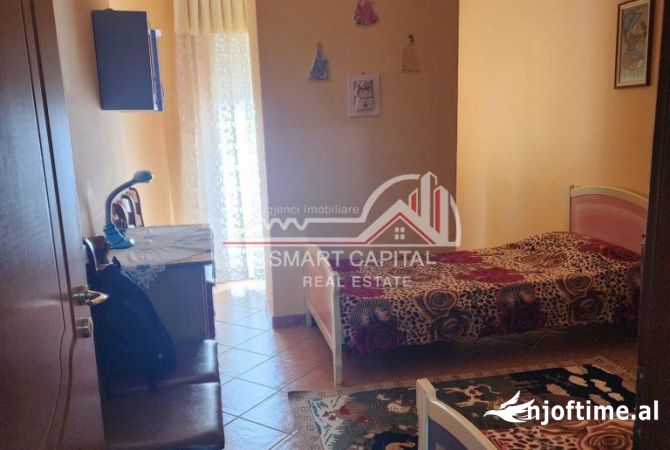 Shtepi ne shitje Apartament ne Vlore, 2+1, Mobilimi Pjeserisht e mobiluar, Pagesa 120,000  Euro.