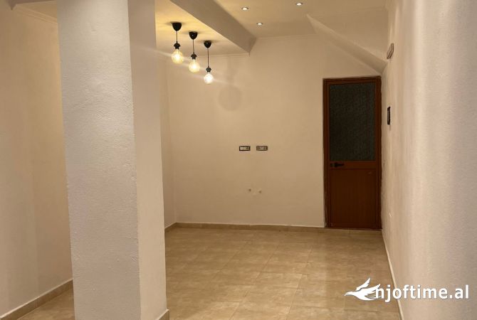 Ambient biznesi me qera 1+1 ne Tirane - 300 Euro