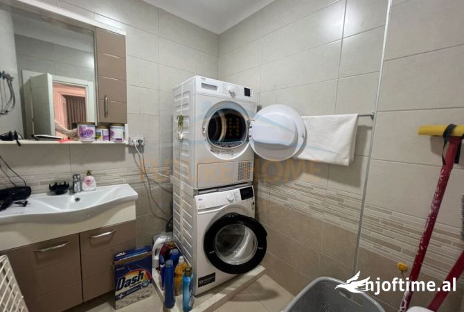 Shtepi ne shitje Apartament ne Tirane, 2+1, Mobilimi E mobiluar, Pagesa 215,000  Euro.