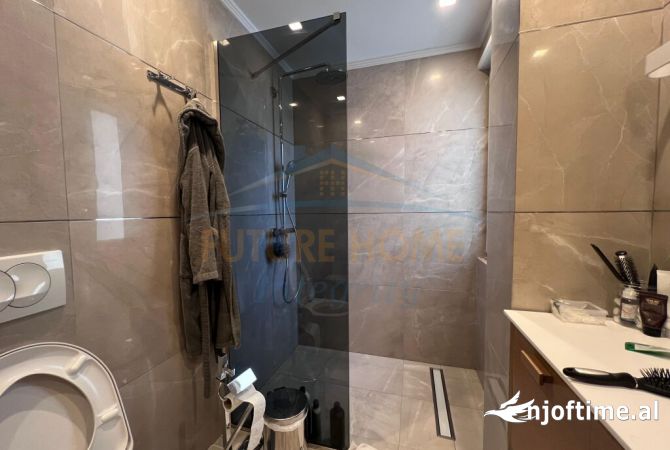 Shtepi ne shitje Vila Luksoze ne Tirane, 3+1, Mobilimi E mobiluar, Pagesa 1,100,000  Euro.