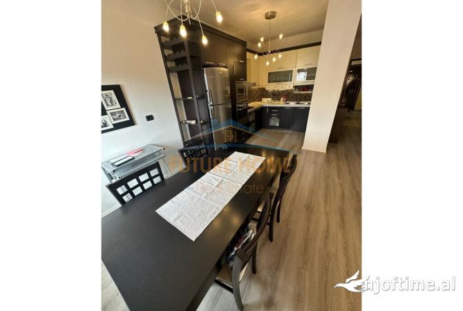 Shtepi ne shitje Apartament ne Tirane, 2+1, Mobilimi E mobiluar, Pagesa 205,000  Euro.