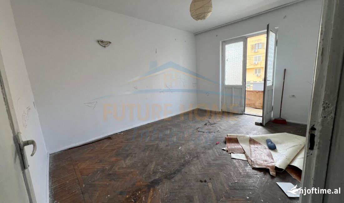 Shtepi ne shitje Apartament ne Tirane, 2+1, Mobilimi Bosh, pa mobiluar, Pagesa 136,000  Euro.