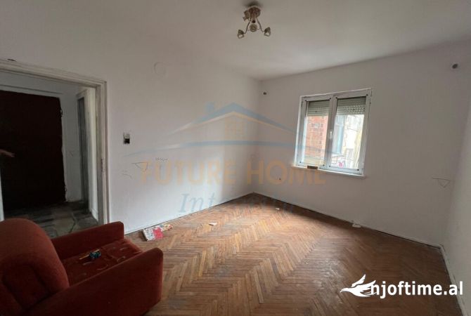 Shtepi ne shitje Apartament ne Tirane, 2+1, Mobilimi Bosh, pa mobiluar, Pagesa 136,000  Euro.