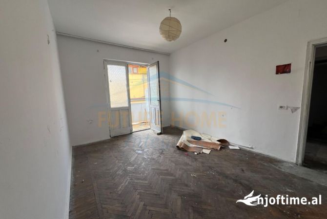 Shtepi ne shitje Apartament ne Tirane, 2+1, Mobilimi Bosh, pa mobiluar, Pagesa 136,000  Euro.