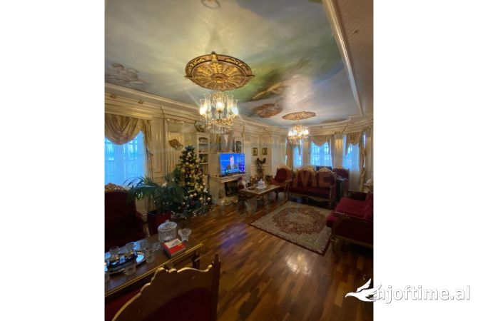 Shtepi ne shitje Vila Luksoze ne Tirane, 7+1, Mobilimi E mobiluar, Pagesa 1,000,000  Euro.