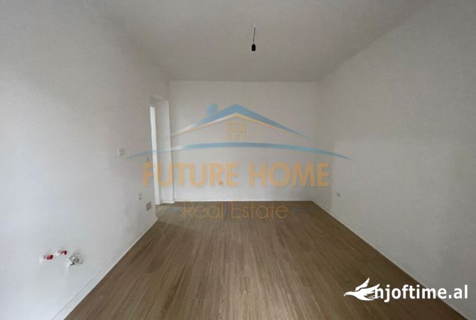 Shtepi ne shitje Apartament ne Tirane, 2+1, Mobilimi Bosh, pa mobiluar, Pagesa 87,000  Euro.