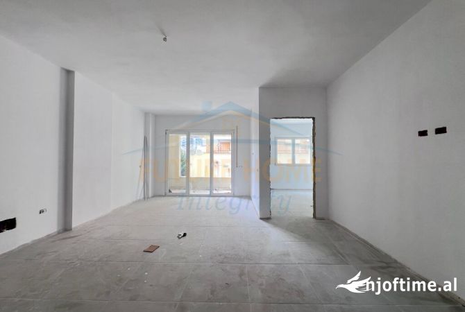 Shtepi ne shitje Apartament ne Tirane, 1+1, Mobilimi Bosh, pa mobiluar, Pagesa 174,000  Euro.
