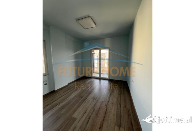 Shtepi ne shitje Apartament ne Tirane, 2+1, Mobilimi Bosh, pa mobiluar, Pagesa 250,000  Euro.
