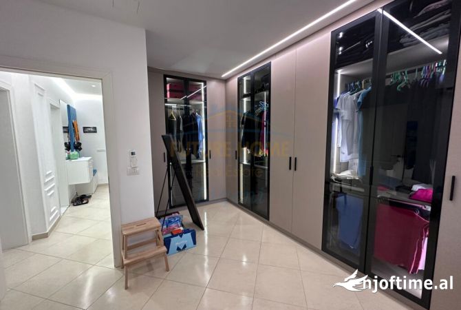 Shtepi ne shitje Apartament ne Tirane, 2+1, Mobilimi E mobiluar, Pagesa 320,000  Euro.