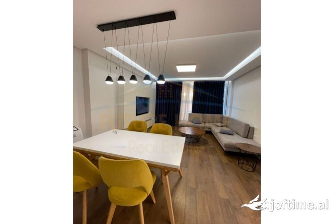 Shtepi ne shitje Apartament ne Tirane, 3+1, Mobilimi E mobiluar, Pagesa 574,000  Euro.