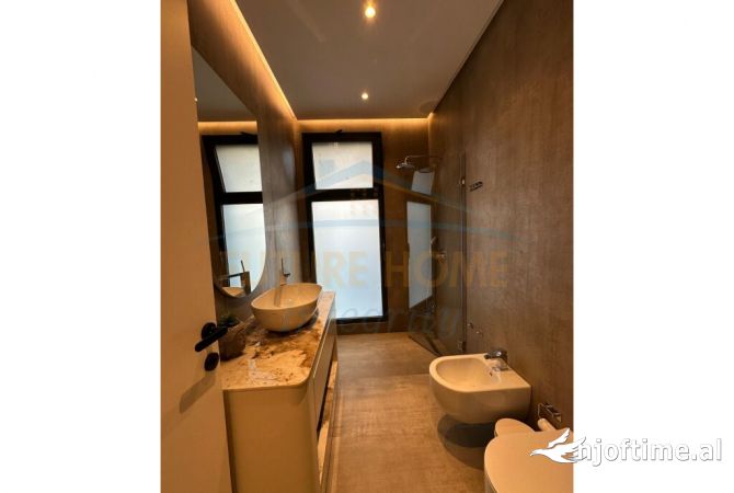 Shtepi ne shitje Apartament ne Tirane, 3+1, Mobilimi E mobiluar, Pagesa 416,000  Euro.