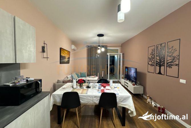 Shtepi ne shitje Apartament ne Tirane, 2+1, Mobilimi E mobiluar, Pagesa 200,000  Euro.