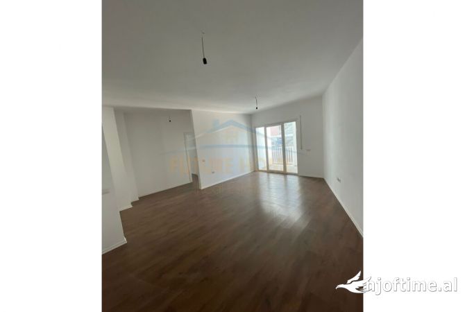 Shtepi ne shitje Apartament ne Tirane, 2+1, Mobilimi Bosh, pa mobiluar, Pagesa 222,000  Euro.