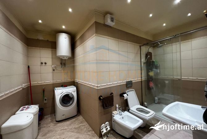 Shtepi ne shitje Apartament ne Tirane, 3+1, Mobilimi E mobiluar, Pagesa 650,000  Euro.